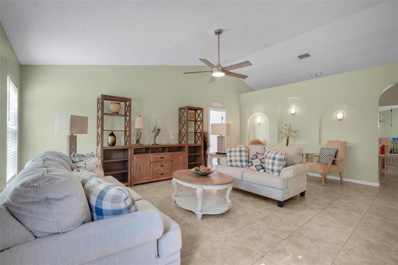 Photo 4 of 2031 Berrien Dr, Deltona, FL 32738