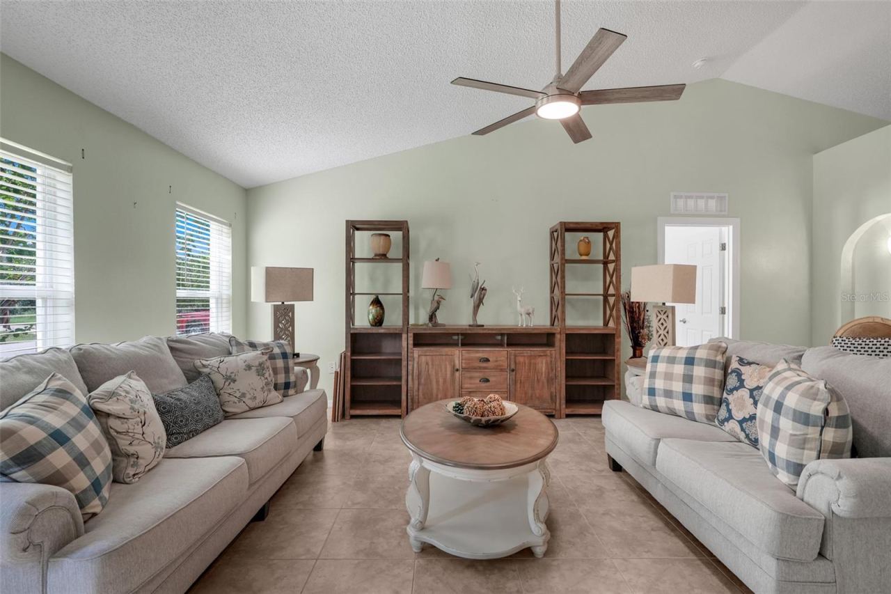Photo 5 of 2031 Berrien Dr, Deltona, FL 32738