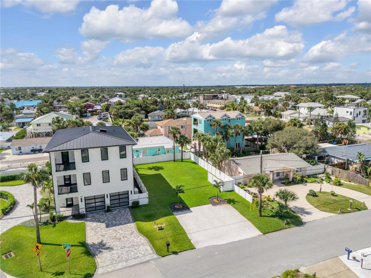 Photo 5 of 407 Lincoln Ave, New Smyrna Beach, FL 32169