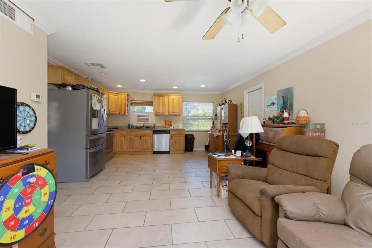 Photo 5 of 914 Cass St, Deland, FL 32720