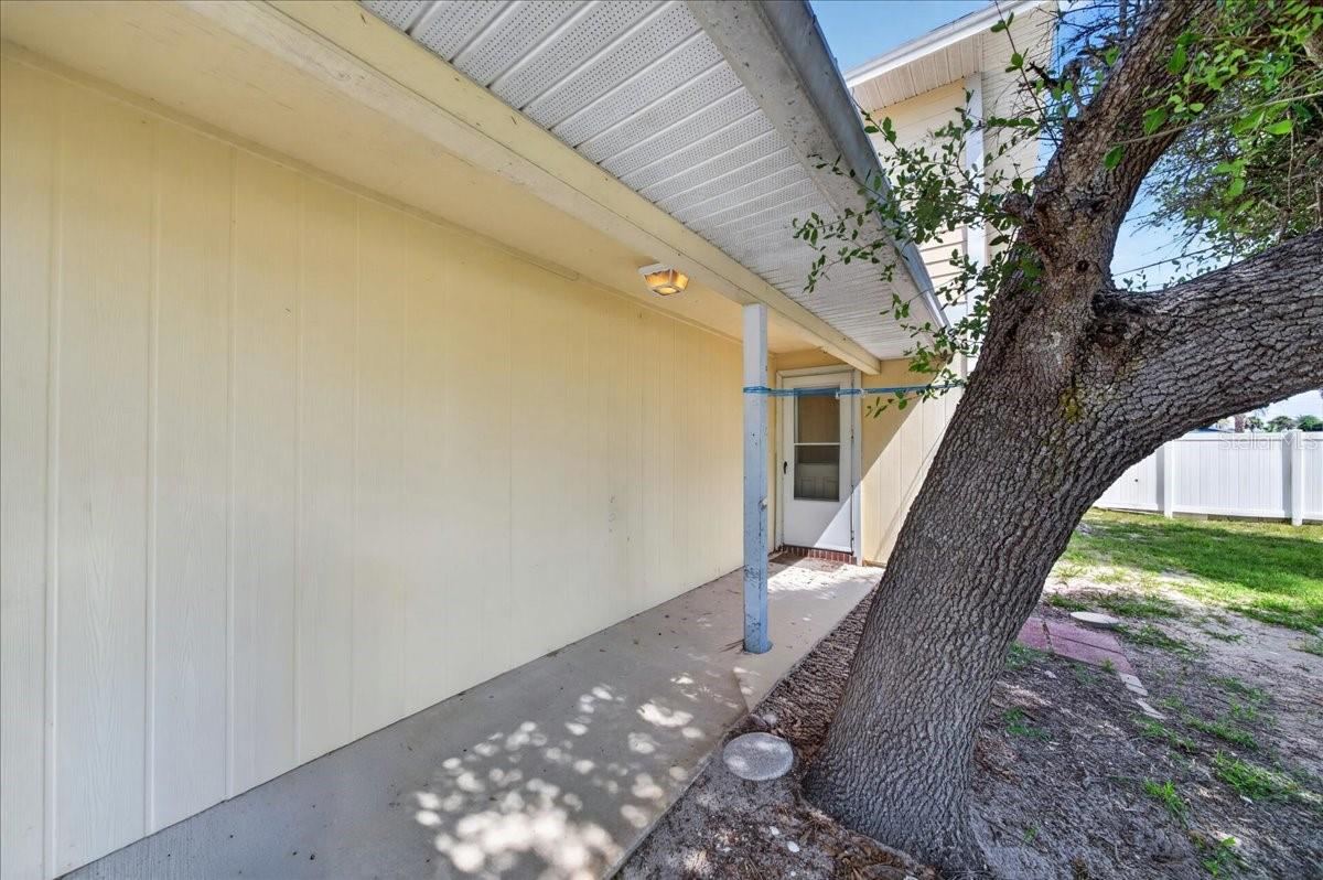 Photo 4 of 841 E 14th Ave, New Smyrna Beach, FL 32169
