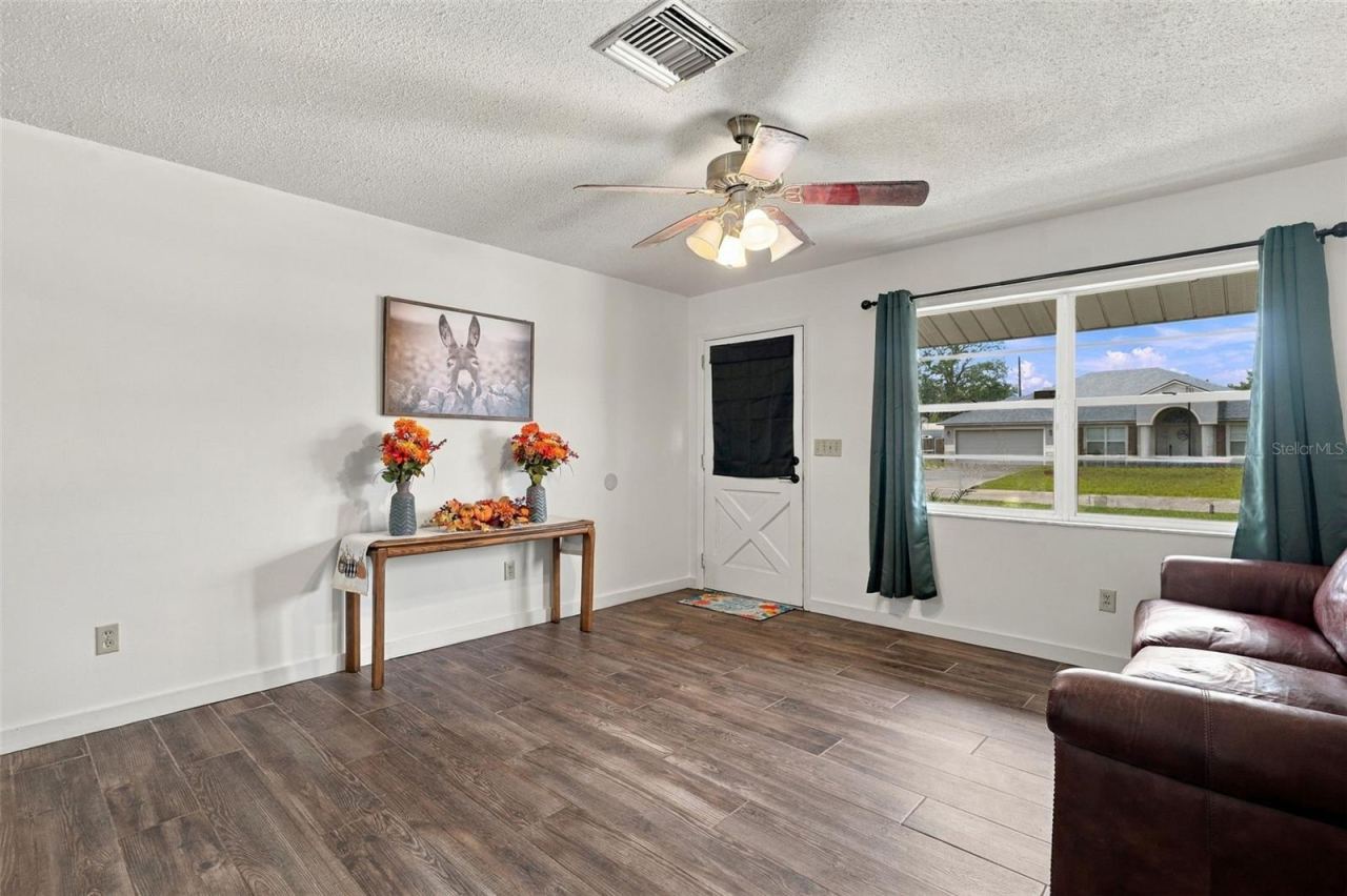Photo 4 of 1085 Eagles Nest Ave, Deltona, FL 32725