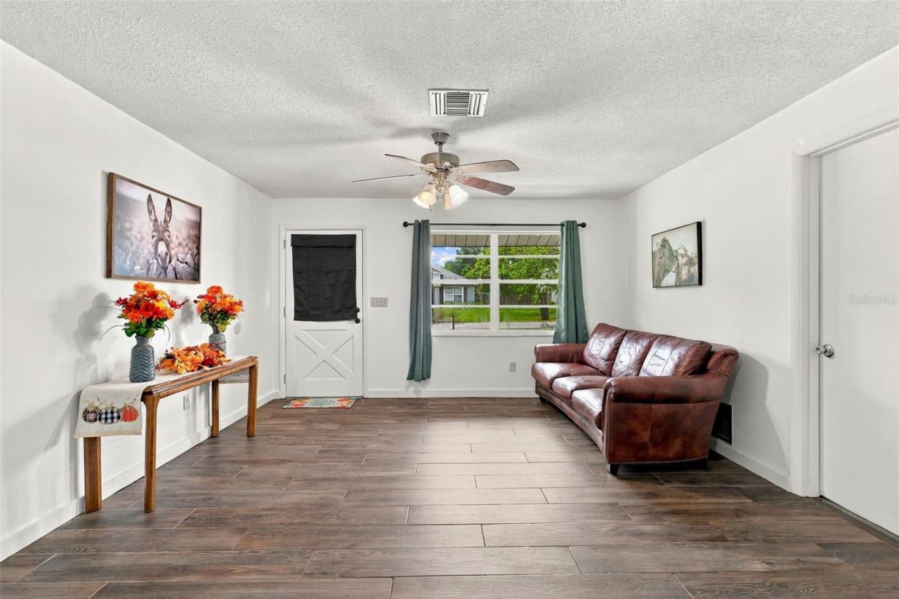 Photo 5 of 1085 Eagles Nest Ave, Deltona, FL 32725