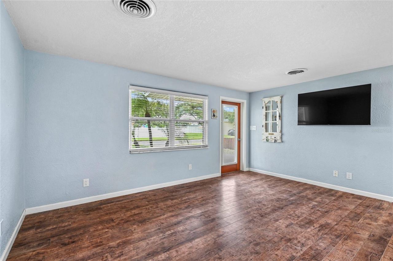 Photo 4 of 511 Evergreen St, New Smyrna Beach, FL 32169