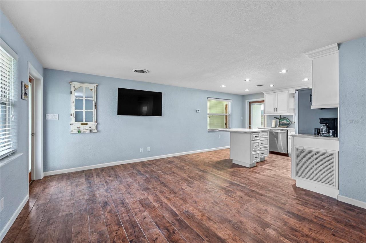 Photo 5 of 511 Evergreen St, New Smyrna Beach, FL 32169