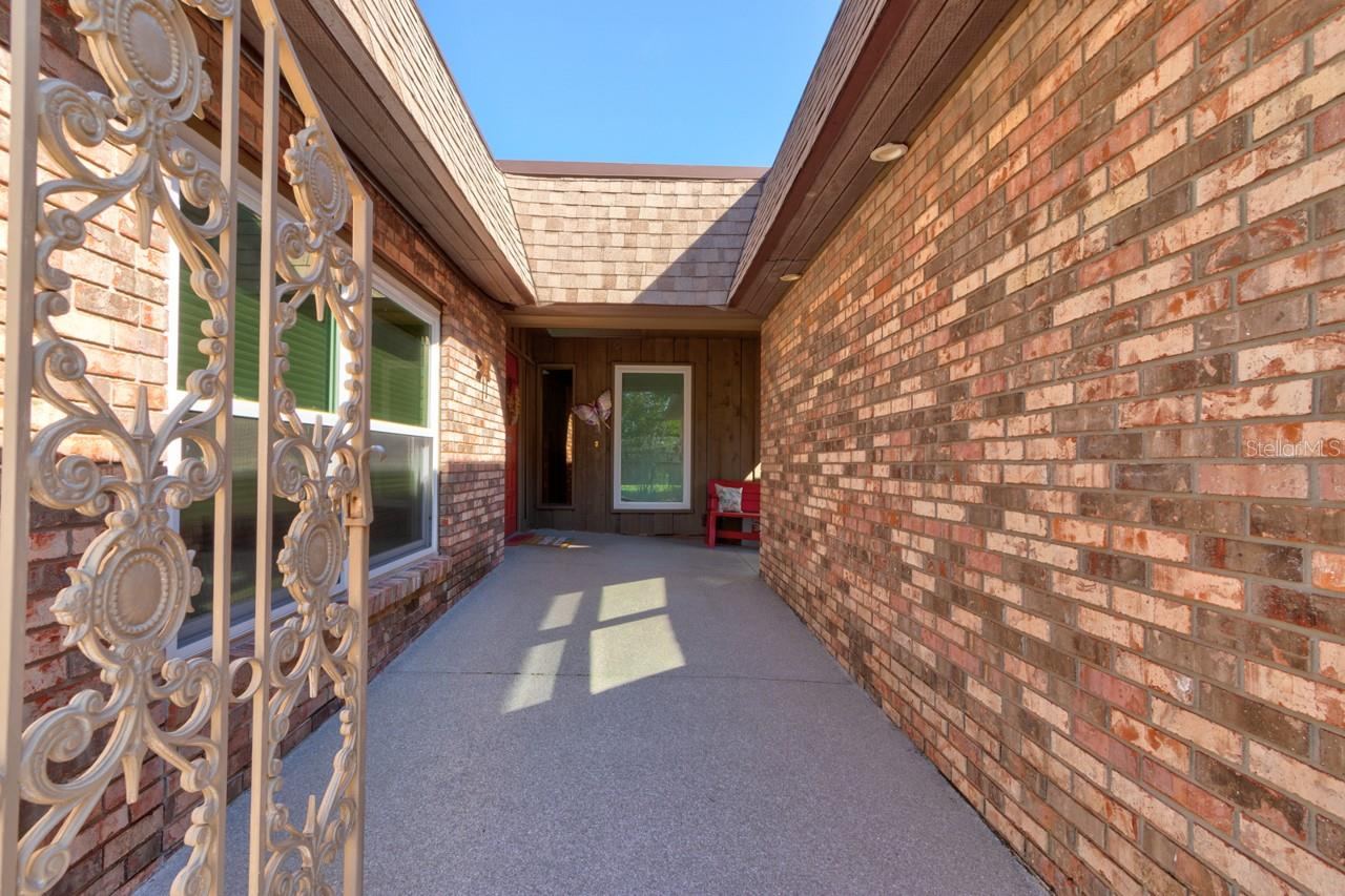 Photo 3 of 104 Rio Pinar Dr, Ormond Beach, FL 32174