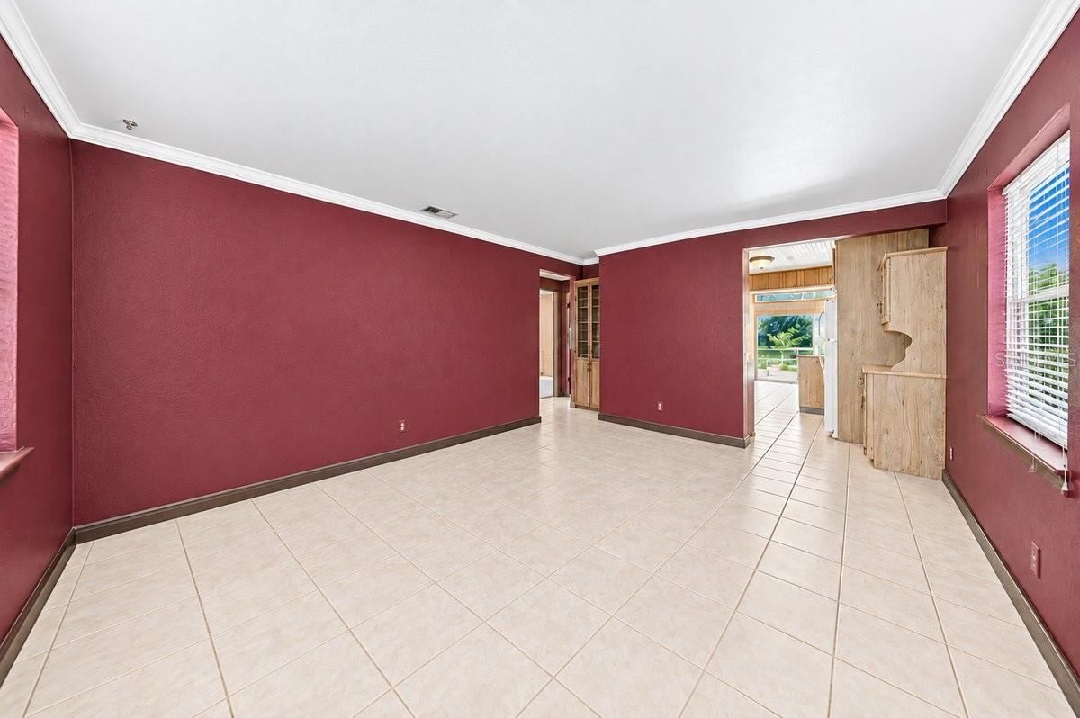Photo 4 of 118 Palm Dr, Daytona Beach, FL 32117