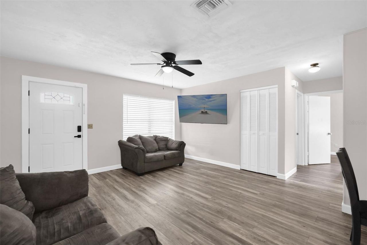 Photo 4 of 675 Hager St, Deltona, FL 32725