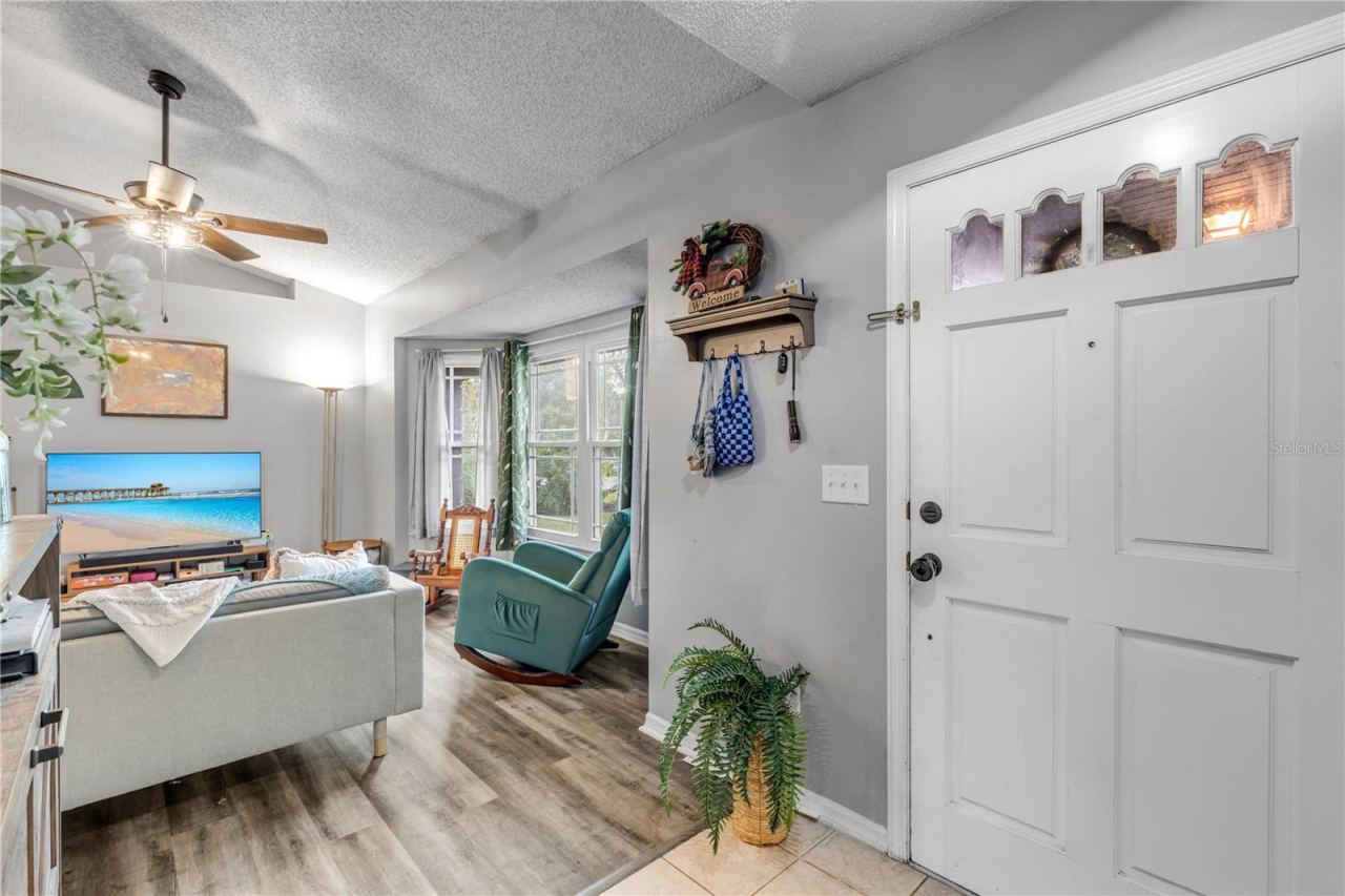 Photo 4 of 519 Birchwood Ln, Deltona, FL 32738