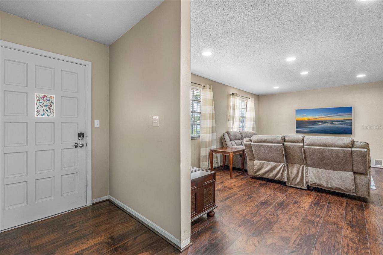 Photo 4 of 918 Wells Dr, South Daytona, FL 32119