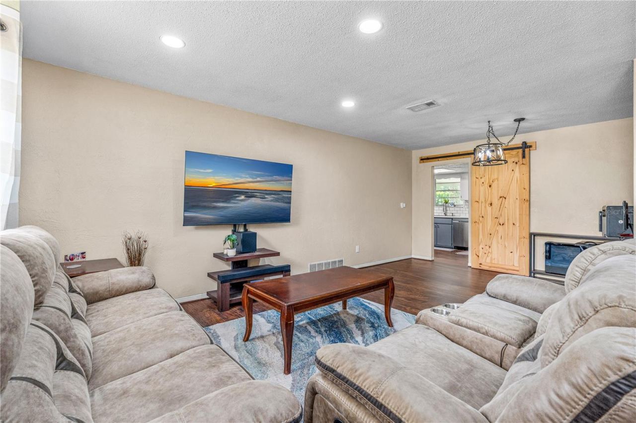 Photo 5 of 918 Wells Dr, South Daytona, FL 32119