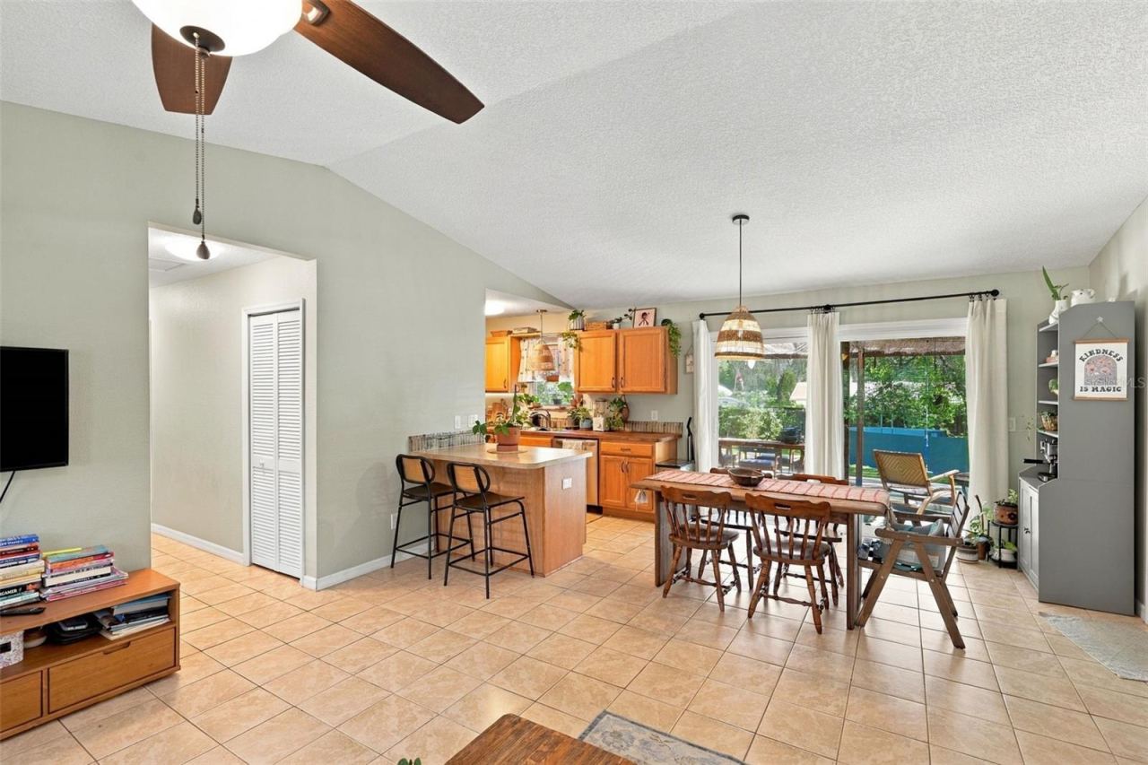 Photo 4 of 637 Pratt St, Deland, FL 32720