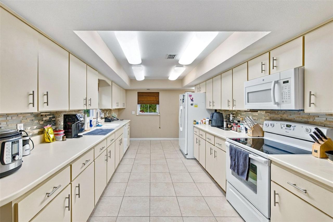 Photo 4 of 107 N Cory Dr, Edgewater, FL 32141