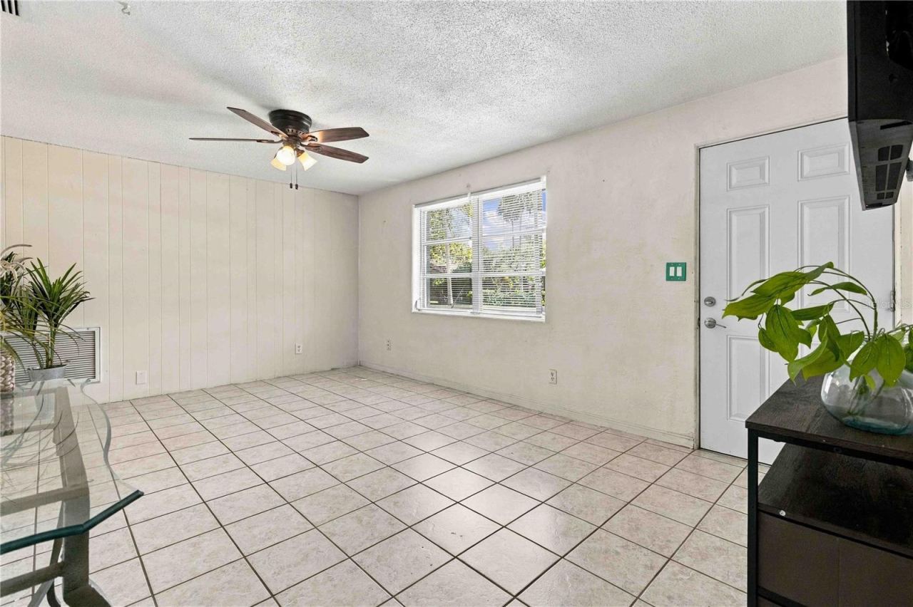 Photo 5 of 536 Olive St, South Daytona, FL 32119