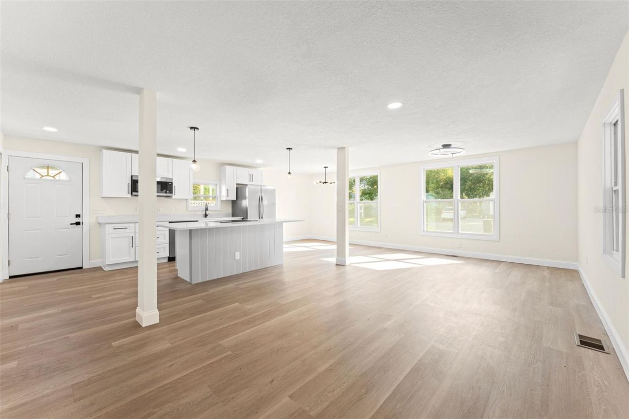 Photo 4 of 106 Cypress Dr, Debary, FL 32713