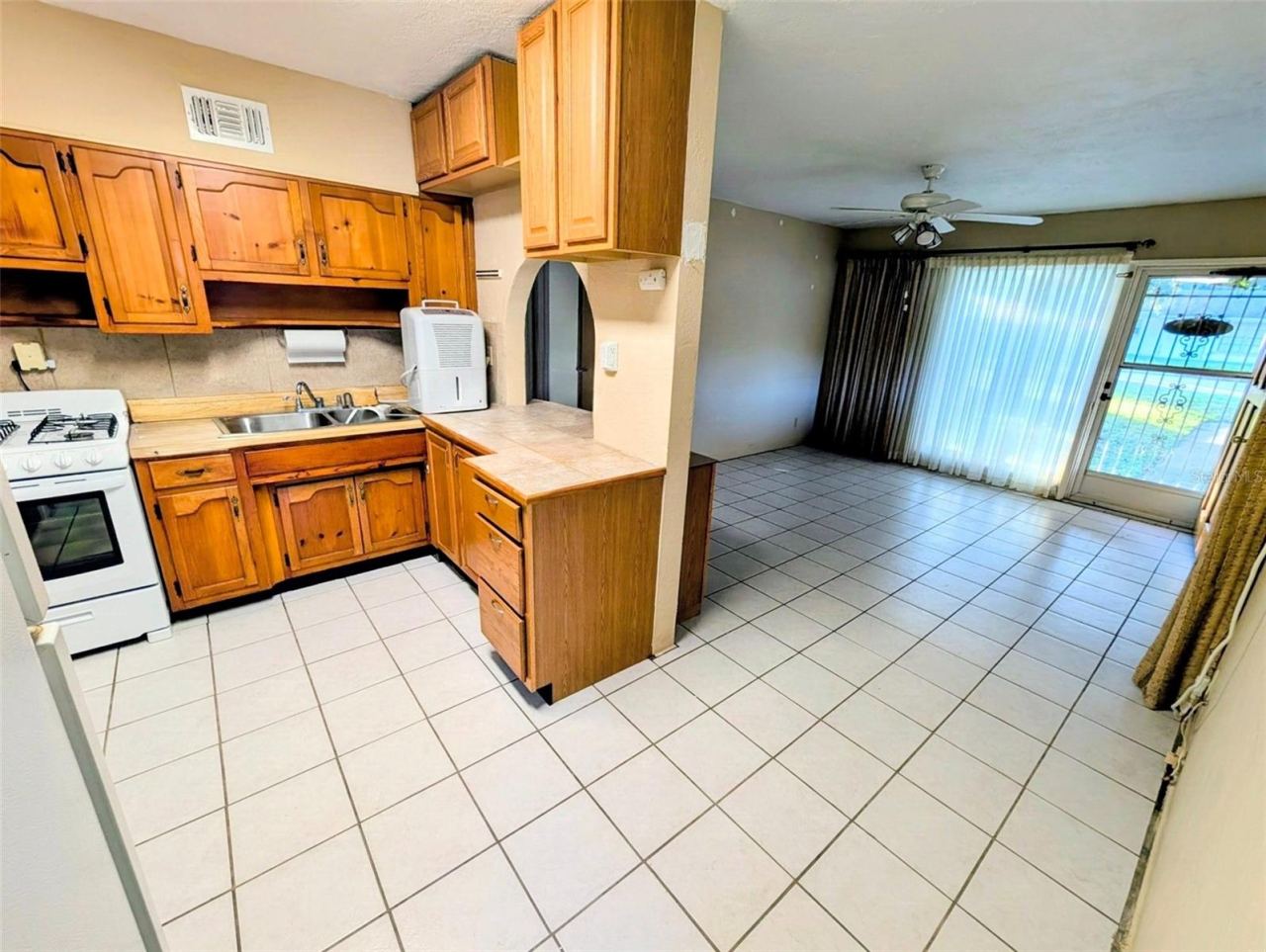 Photo 4 of 824 E 9th Ave, New Smyrna Beach, FL 32169
