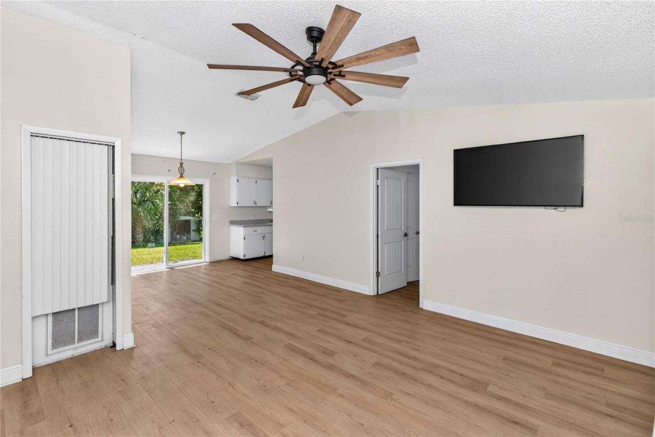 Photo 4 of 209 Delespine Dr, Debary, FL 32713