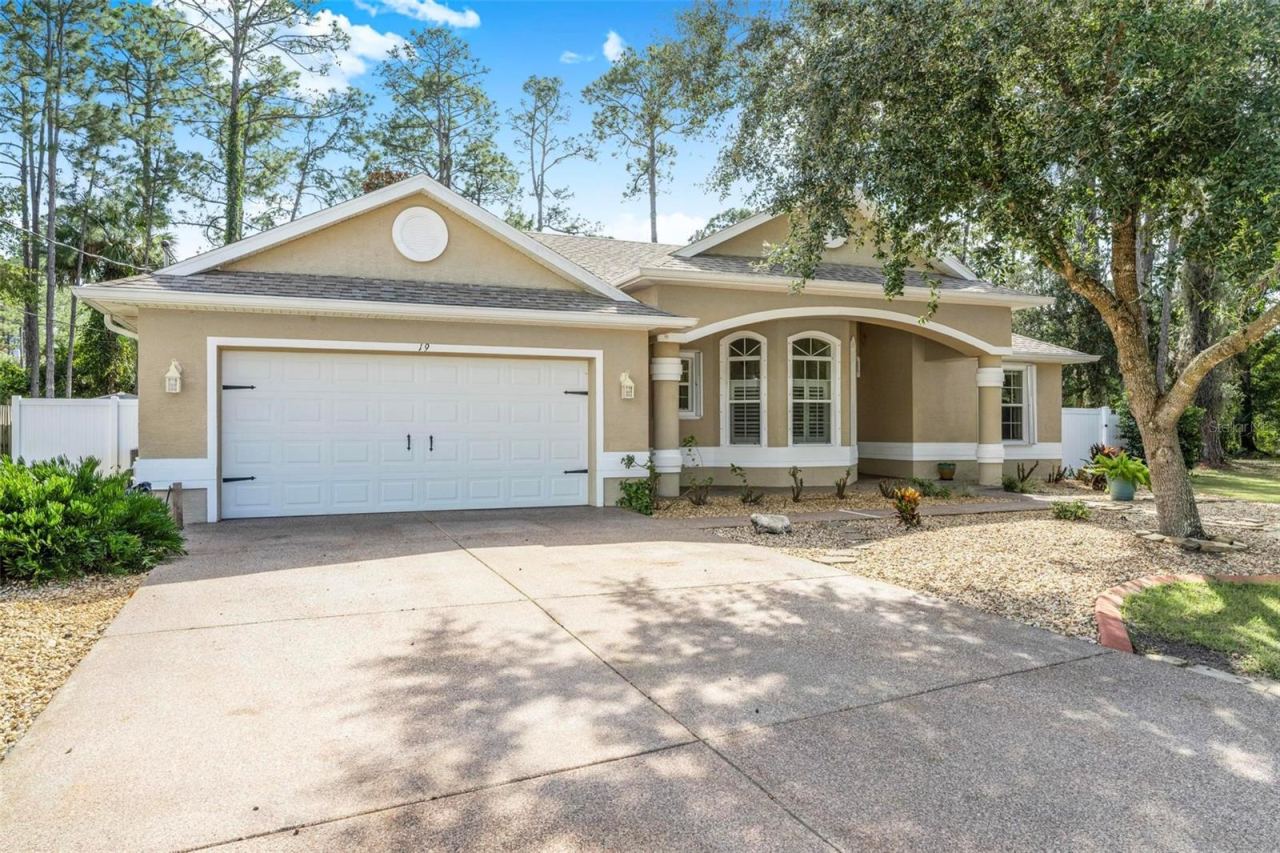 Photo 3 of 19 Seckel Ct, Palm Coast, FL 32137