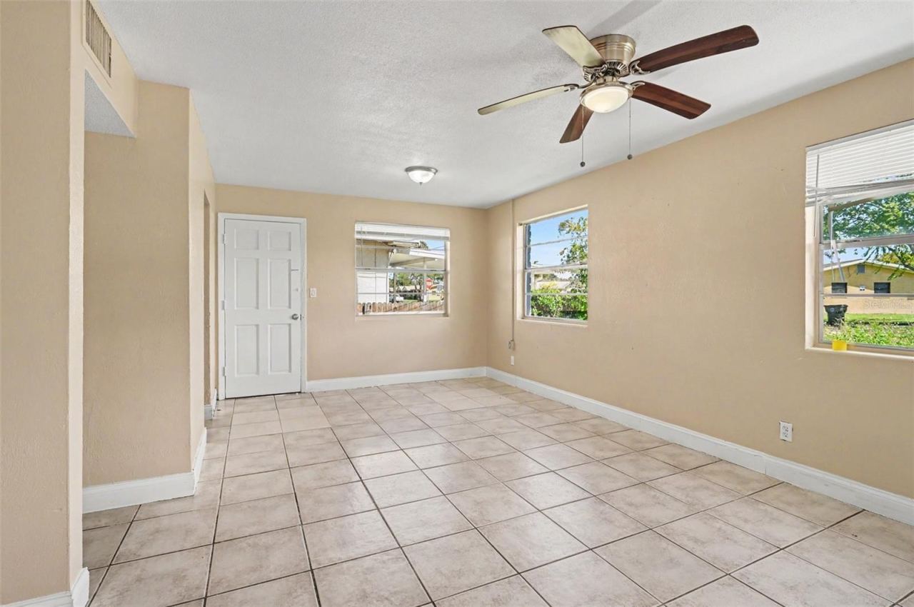 Photo 4 of 508 S Caroline St, Daytona Beach, FL 32114
