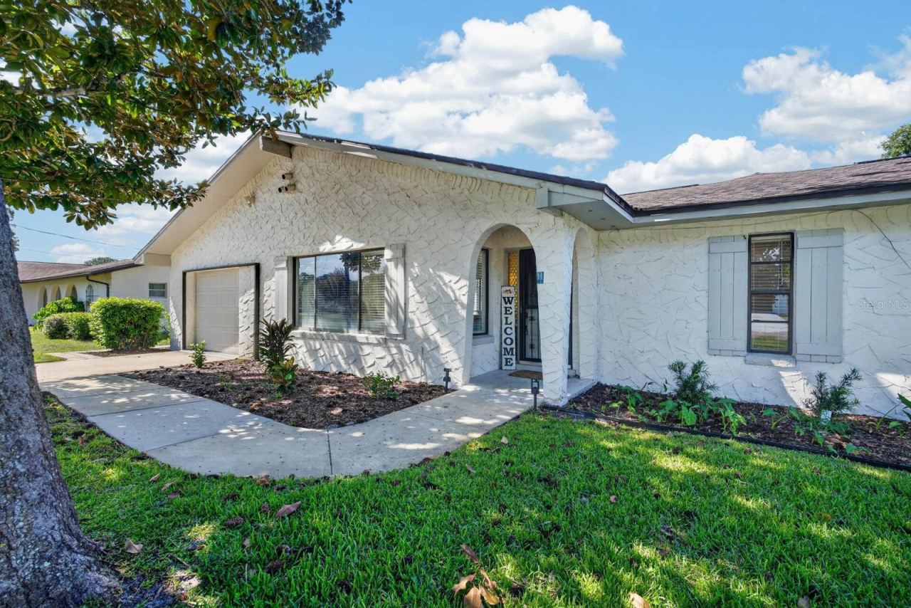 Photo 2 of 11 Ferris Ln, Palm Coast, FL 32137