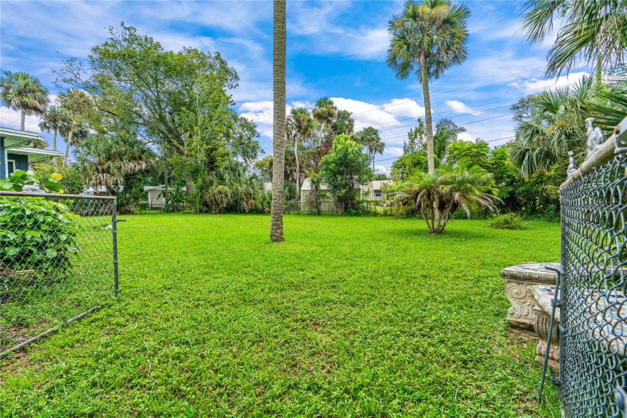 Photo 5 of 555 Ridge Blvd, South Daytona, FL 32119
