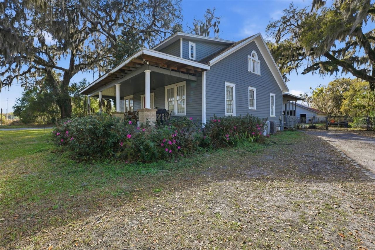 Photo 5 of 420 Pine St, Crescent City, FL 32112