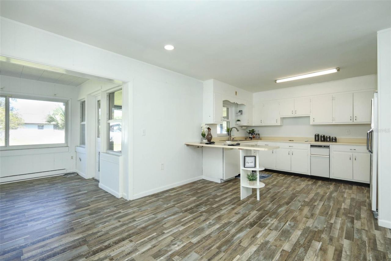 Photo 4 of 60 Park Ln, Debary, FL 32713