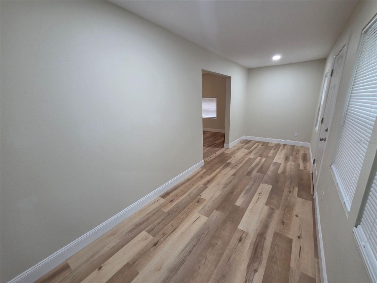 Photo 4 of 936 Lake Argenta Dr, Crescent City, FL 32112