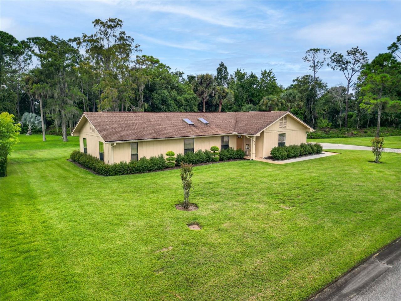Photo 4 of 429 Sweet Bay Ave, New Smyrna Beach, FL 32168