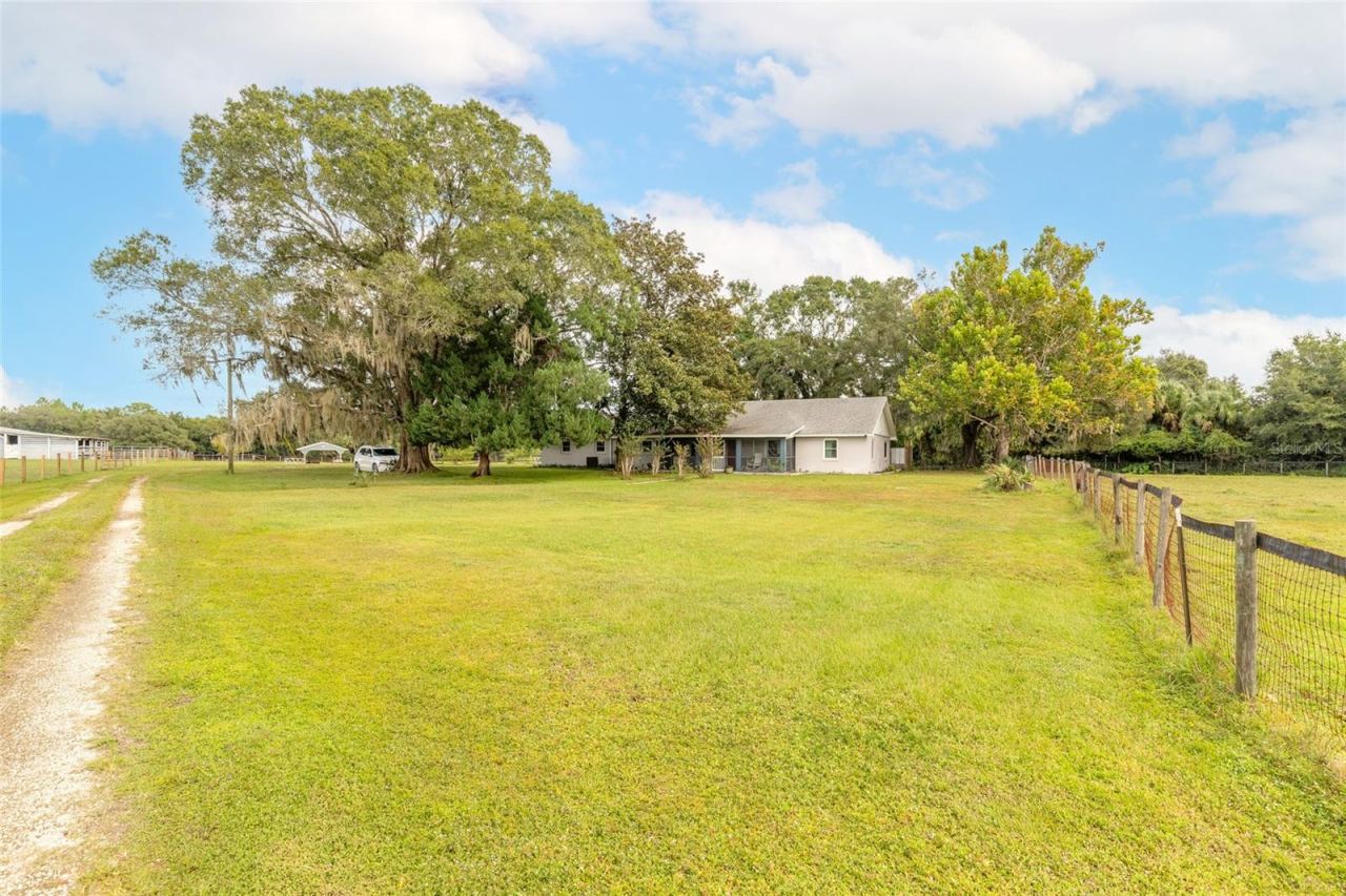 Photo 4 of 1390 E Ohio Ave, Lake Helen, FL 32744