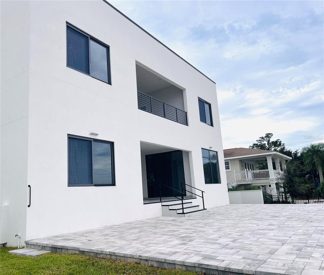 Photo 4 of 2115 N Halifax Ave, Daytona Beach, FL 32118
