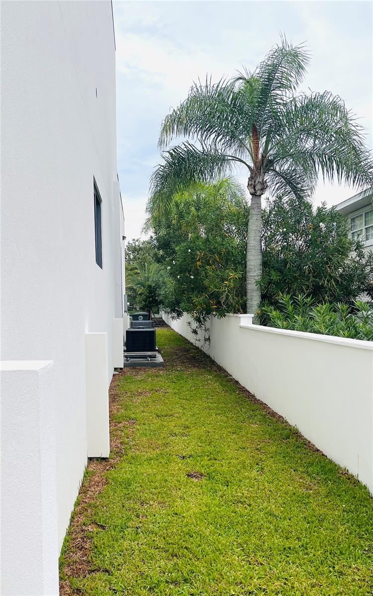 Photo 5 of 2115 N Halifax Ave, Daytona Beach, FL 32118