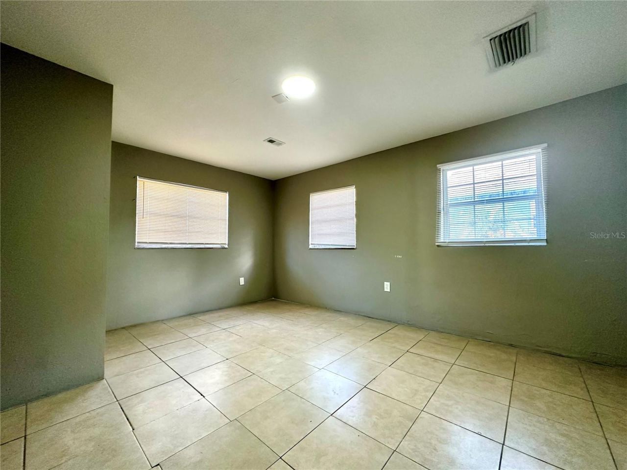 Photo 4 of 222 Haynes St, Daytona Beach, FL 32114