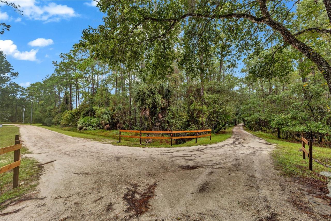 Photo 4 of 1930 Old Train Rd, Deltona, FL 32738
