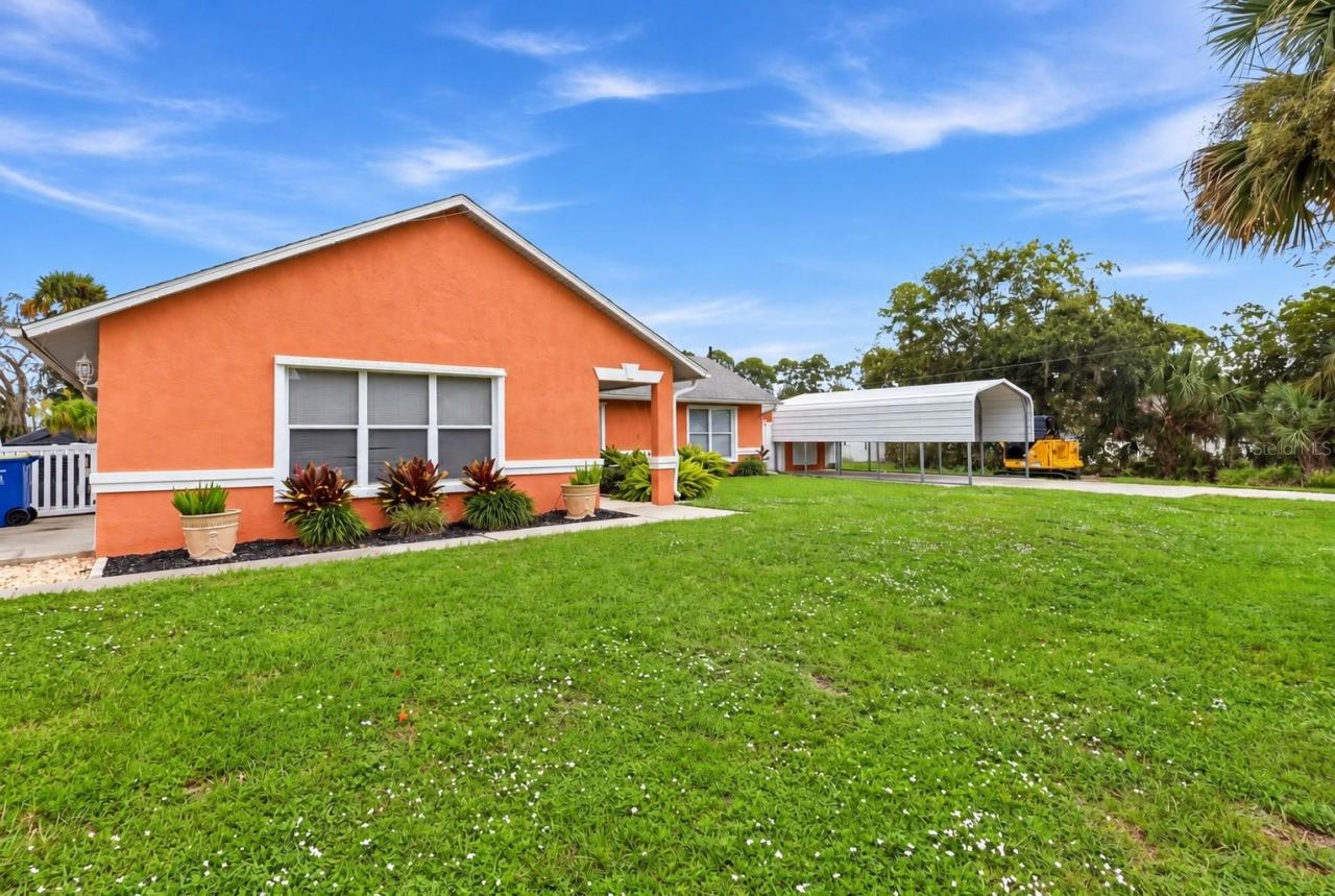 Photo 3 of 2945 Juniper Dr, Edgewater, FL 32141