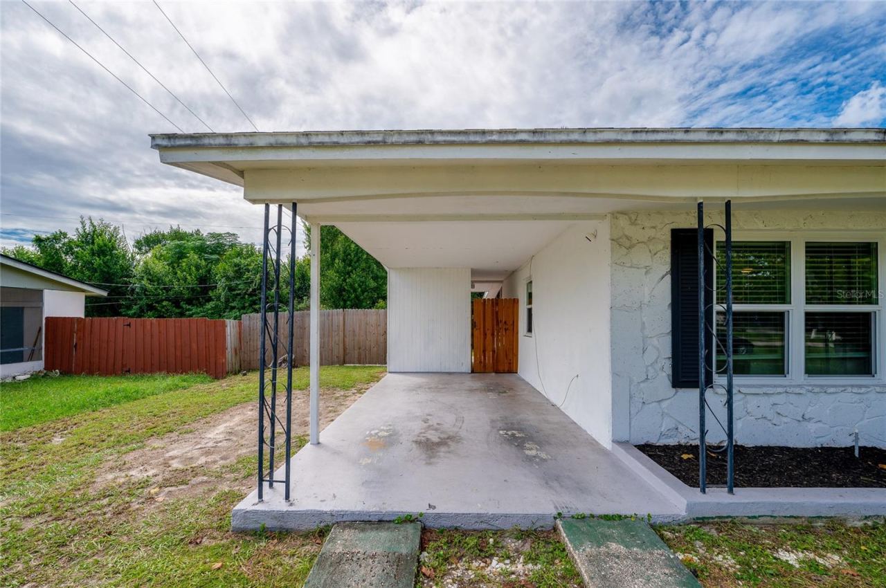Photo 4 of 605 E Normandy Blvd, Deltona, FL 32725