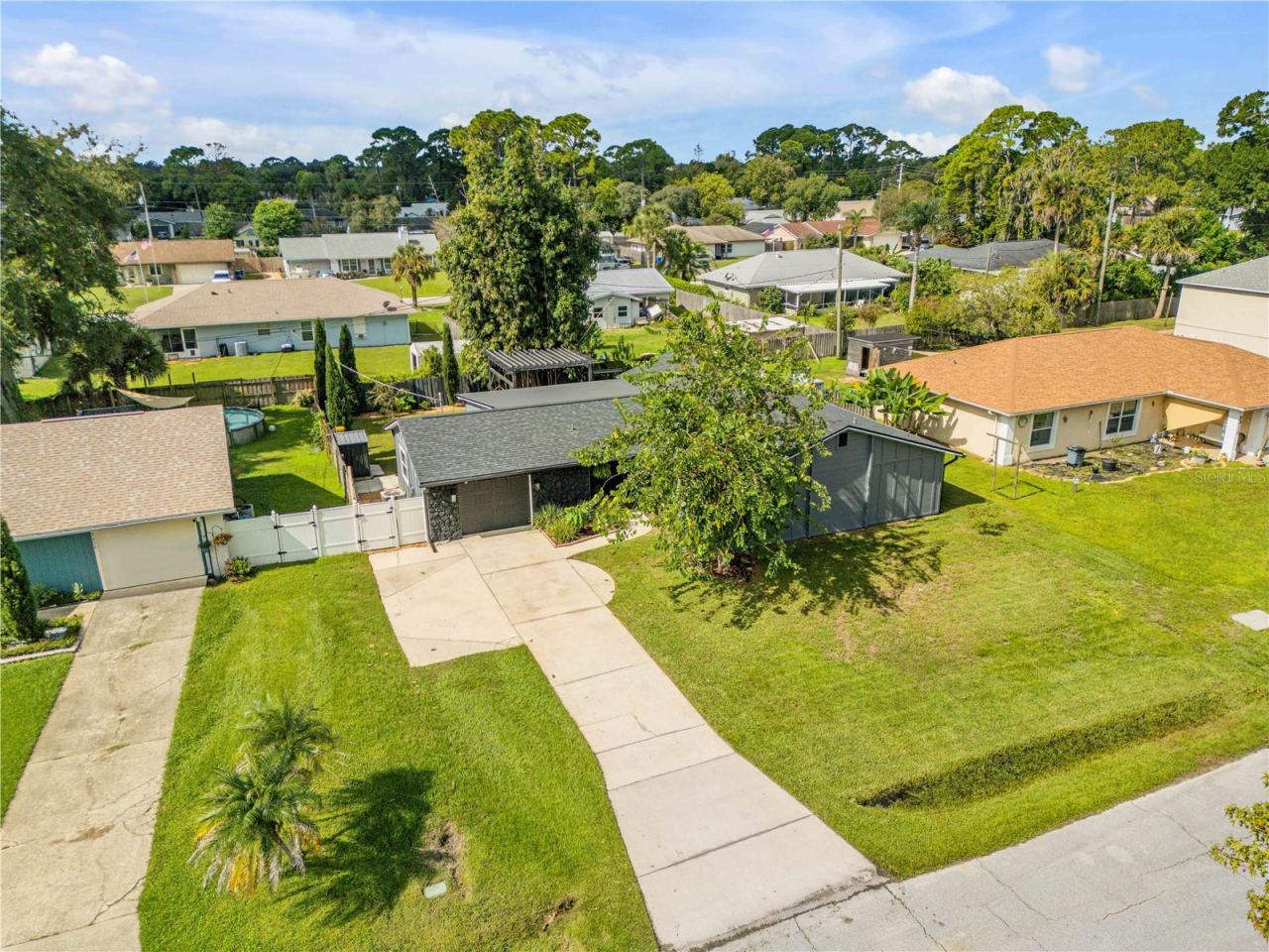 Photo 4 of 3022 Orange Tree Dr, Edgewater, FL 32141