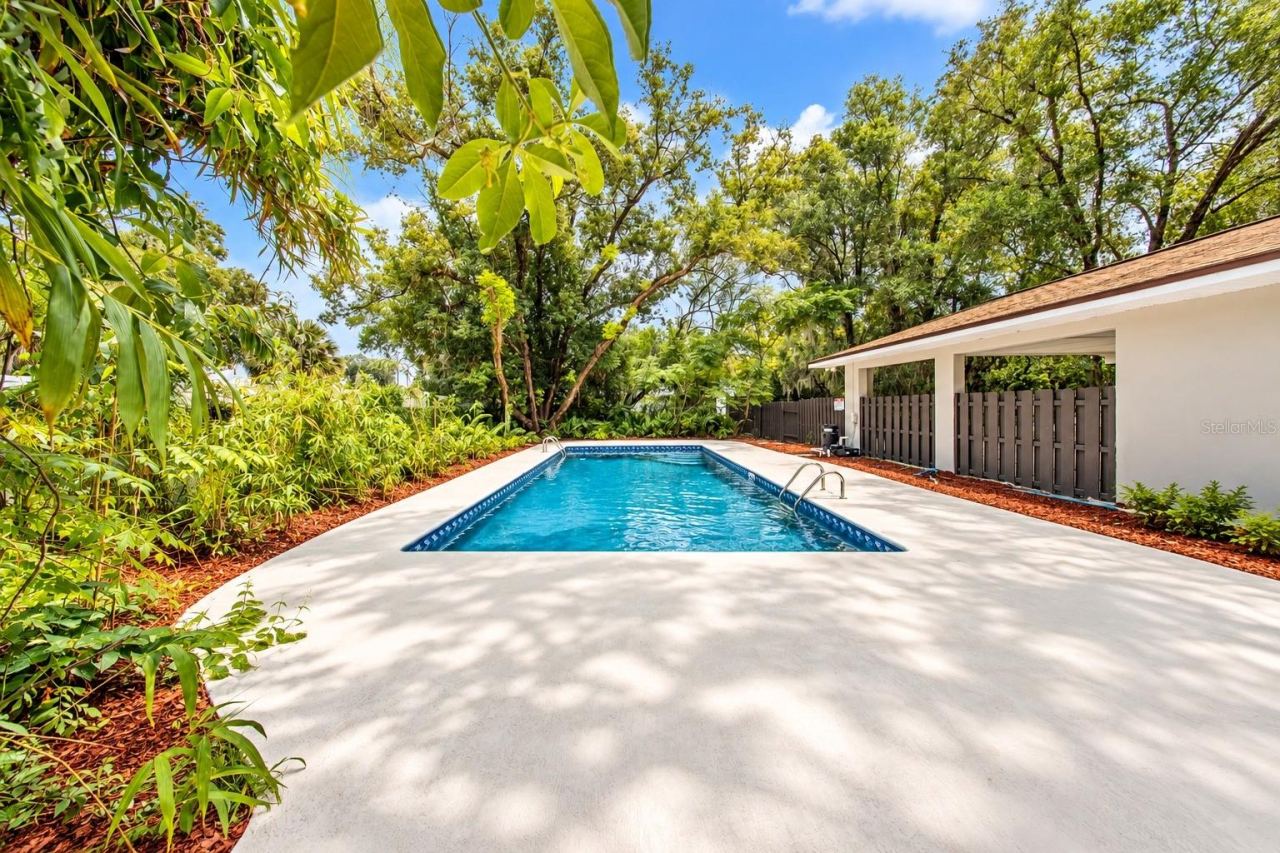 Photo 4 of 501 Camelia Ln, Deland, FL 32724