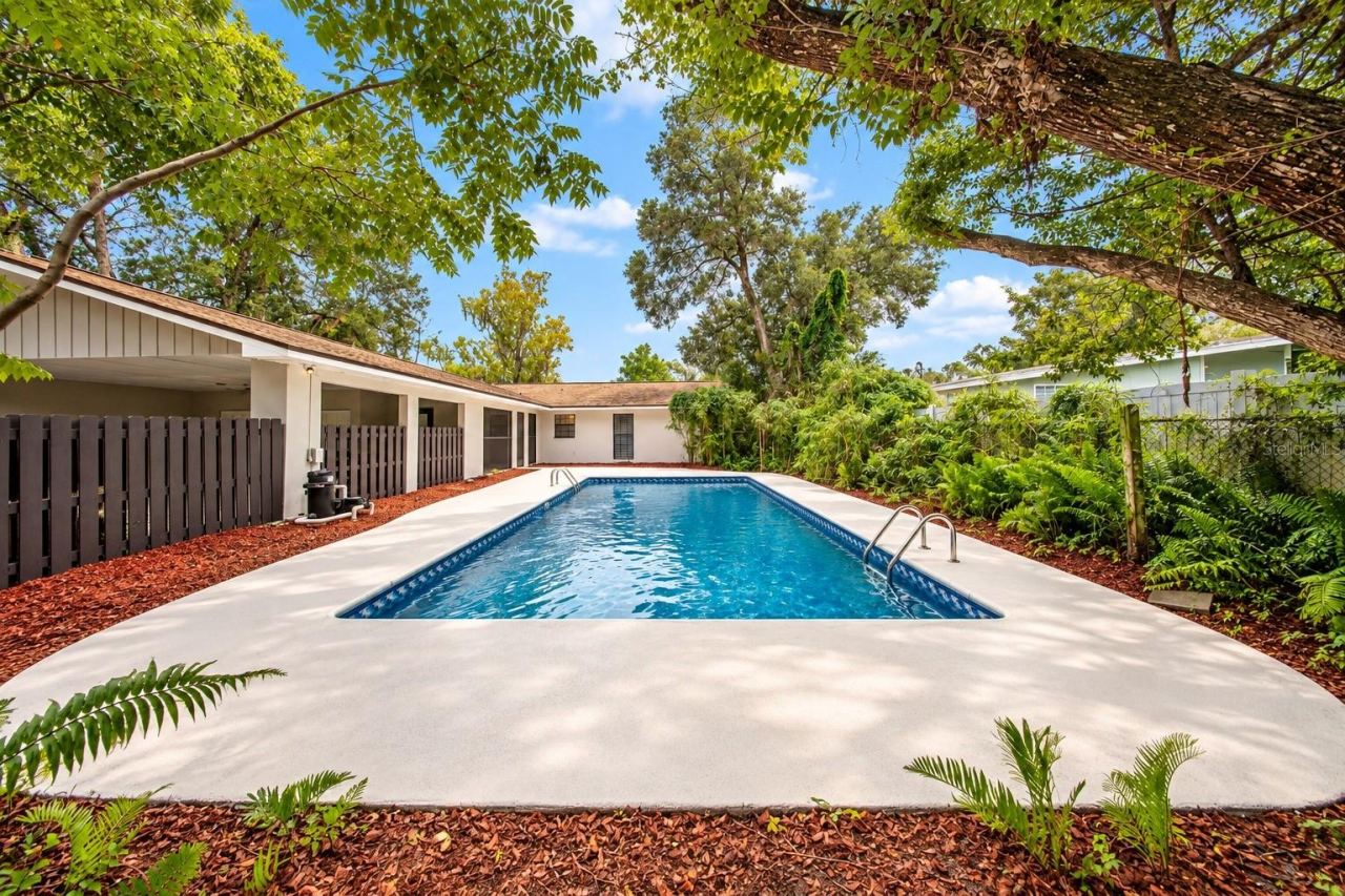 Photo 5 of 501 Camelia Ln, Deland, FL 32724