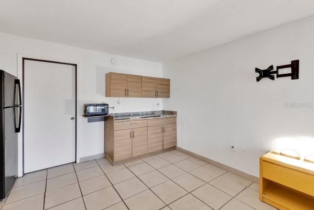 Photo 5 of 8421 S Orange Blossom Trl #420, Orlando, FL 32809