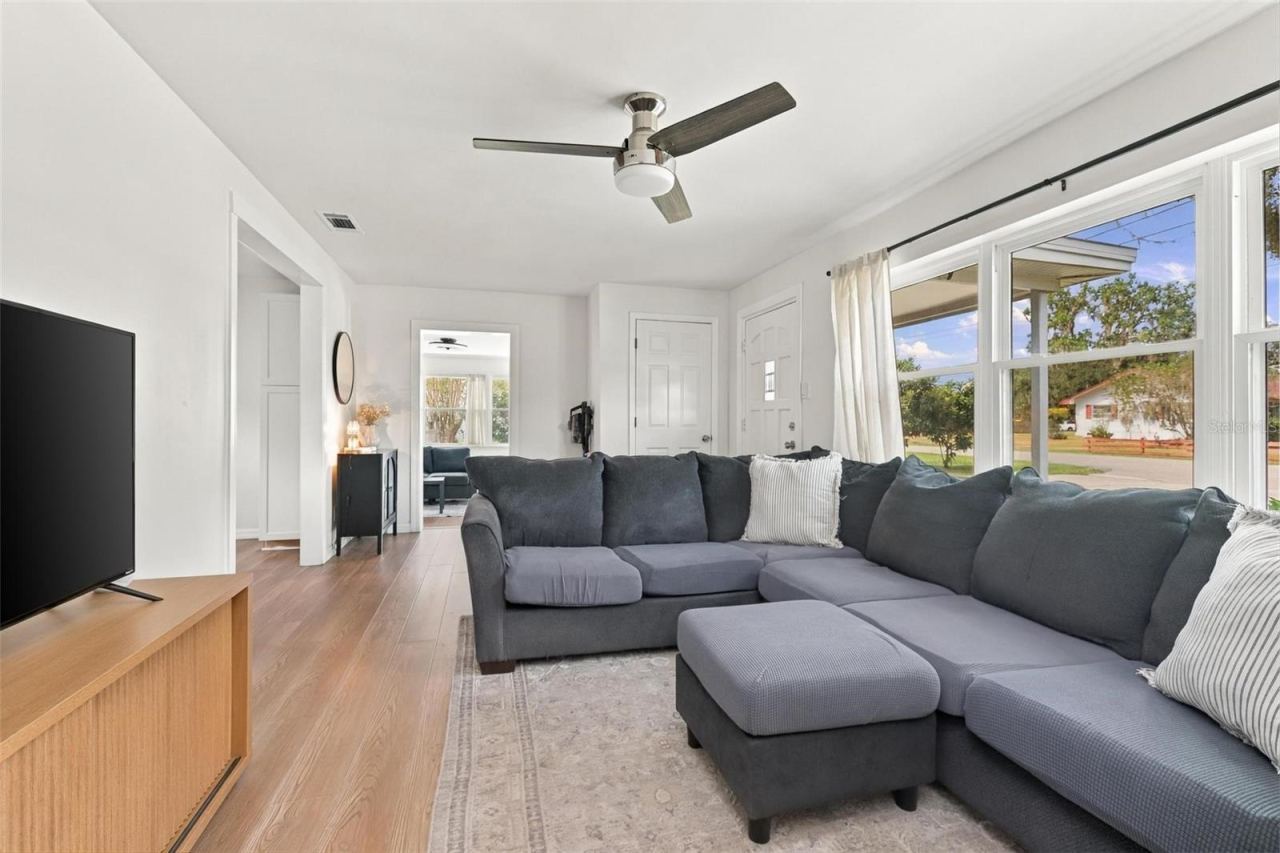 Photo 4 of 82 Melodie Ln, Deland, FL 32724