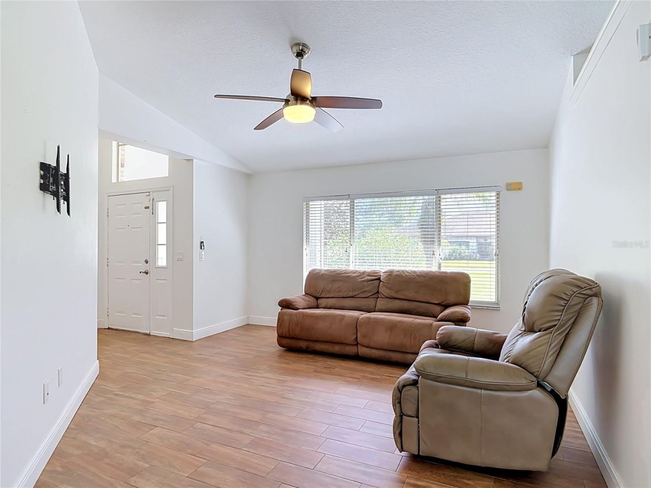Photo 5 of 510 Brokenshire Dr, Debary, FL 32713