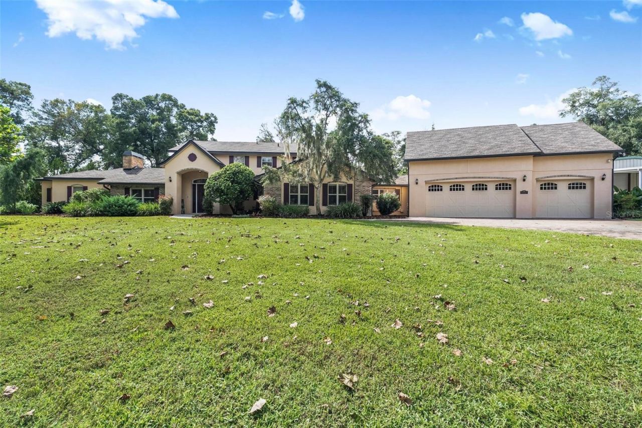 Photo 5 of 2150 W Dale Cir, Deland, FL 32720