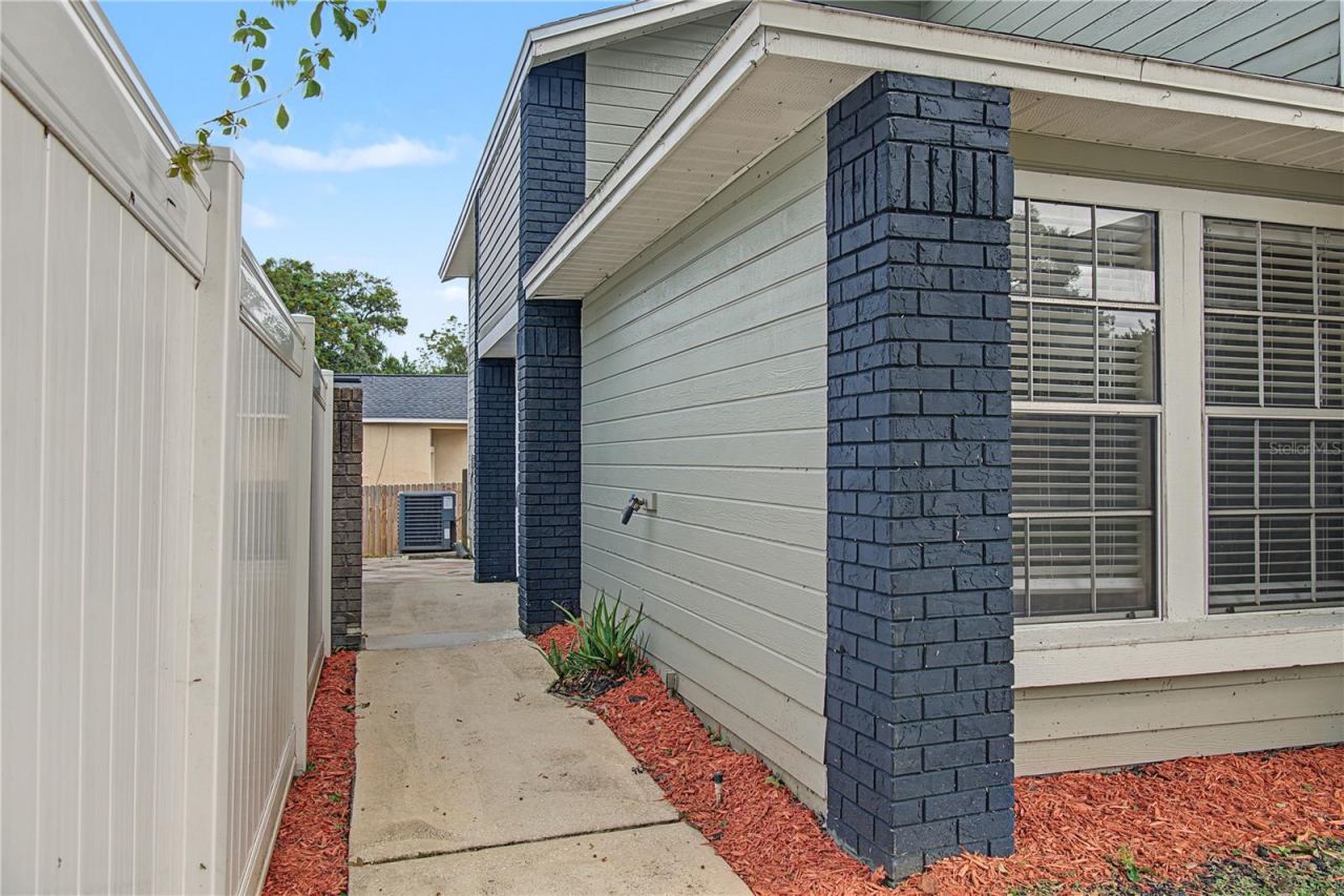 Photo 3 of 208 Alston Dr, Orlando, FL 32835