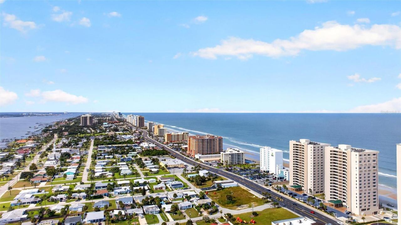 Photo 5 of 3311 S Atlantic Ave #302, Daytona Beach Shores, FL 32118