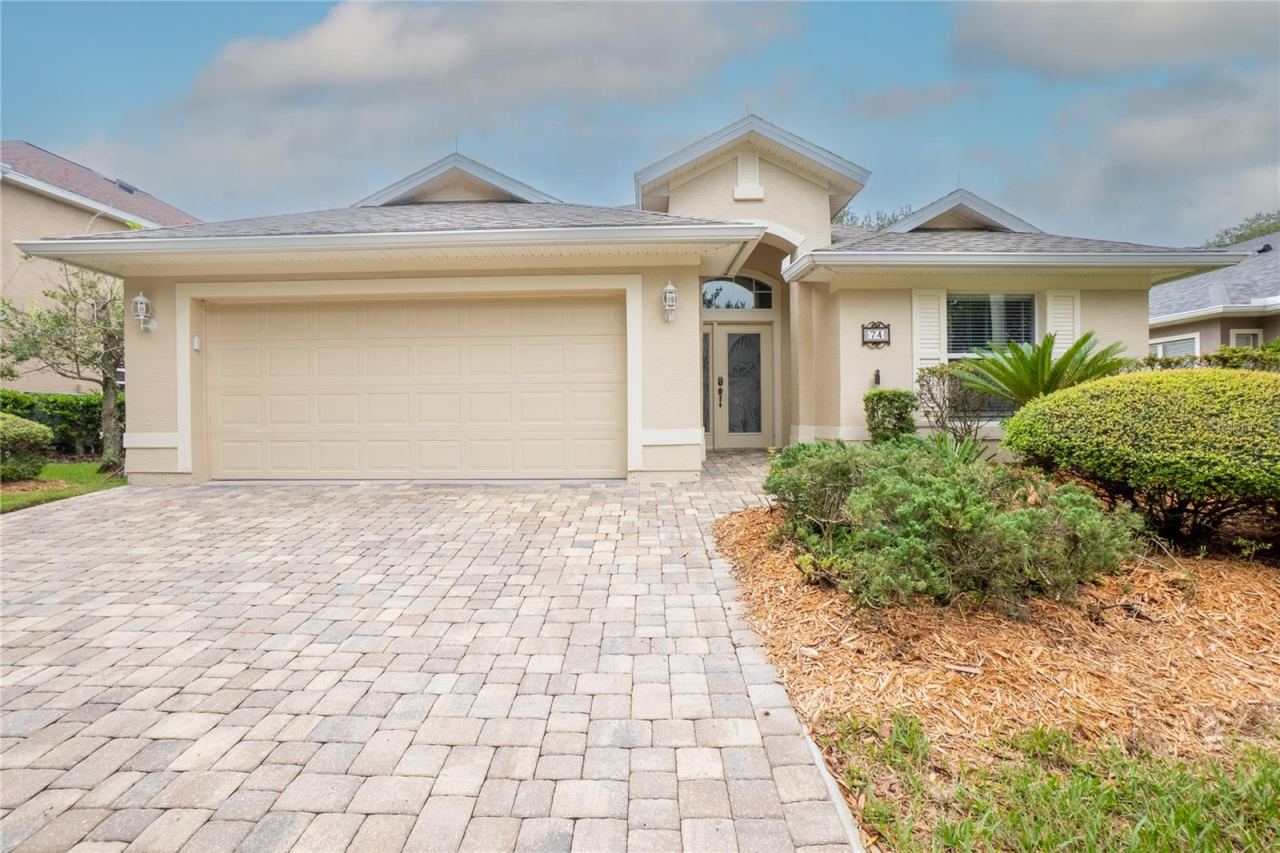 Photo 3 of 74 Southlake Dr, Palm Coast, FL 32137
