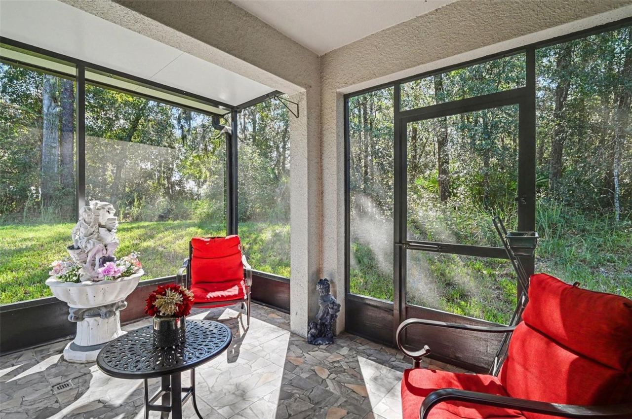 Photo 4 of 323 Charles Dr, Deland, FL 32724