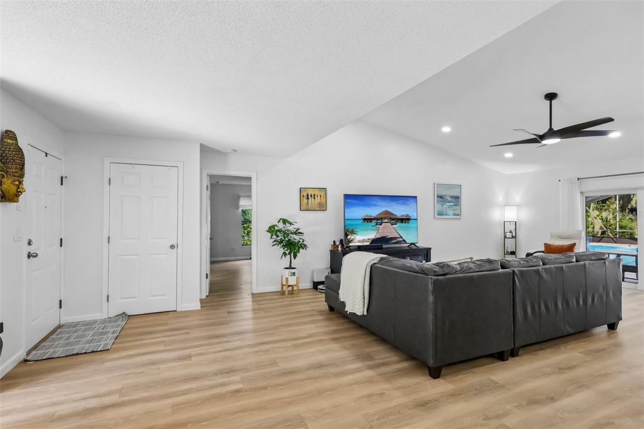 Photo 4 of 5803 Spruce Creek Woods Dr, Port Orange, FL 32127