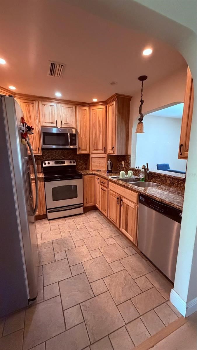 Photo 4 of 928 New Bedford Dr, Deland, FL 32724