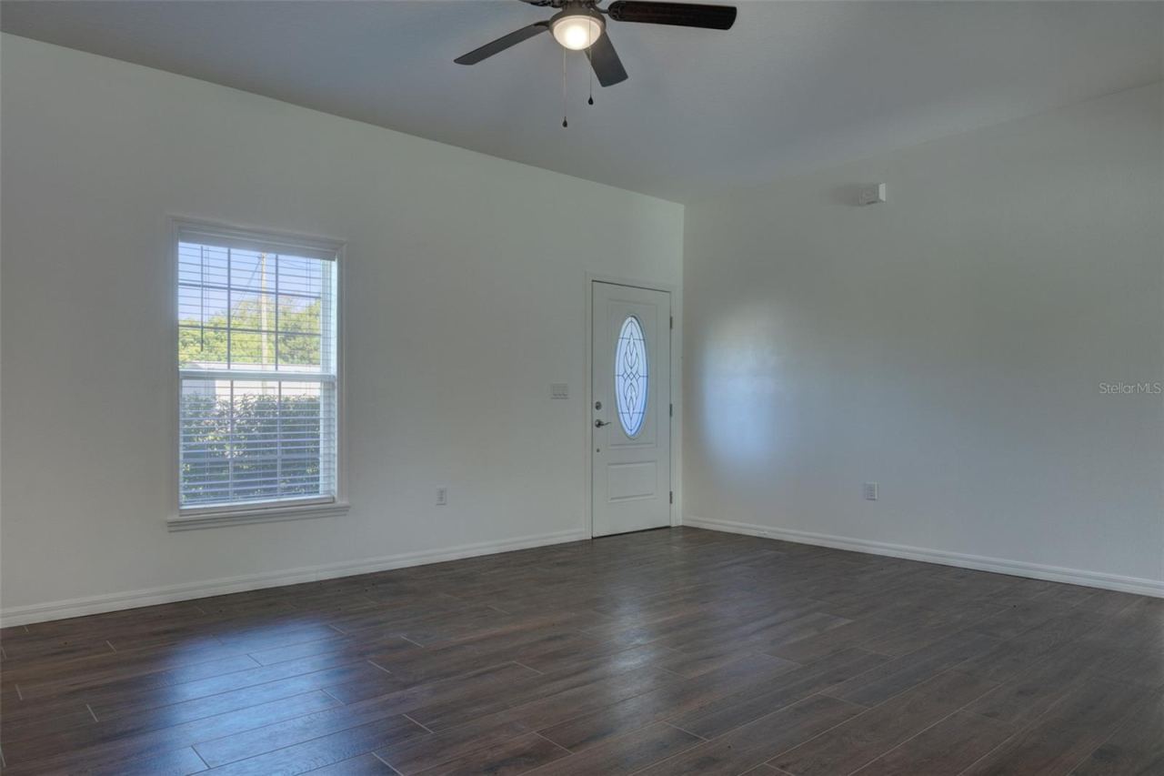 Photo 4 of 178 Dover Ln, Deland, FL 32724